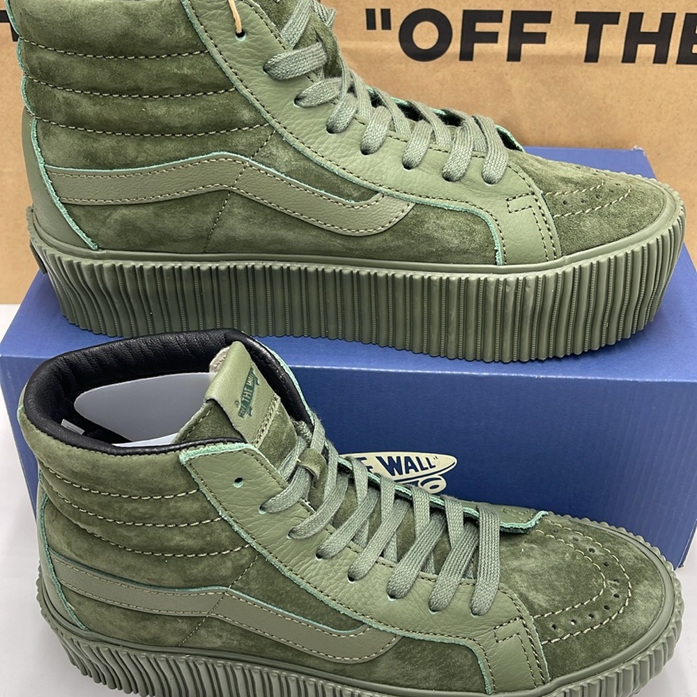 Vans WMNS Sk8-Hi Reissue 3 Platform Lx Suede/Leather Army
VN000CNFARM
Mono Snkrs - Picture 2 of 16